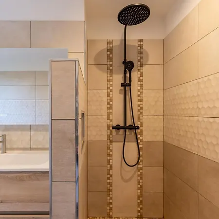 Maison Contemporaine Celeste *